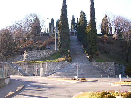 Monumento-caduti-erba