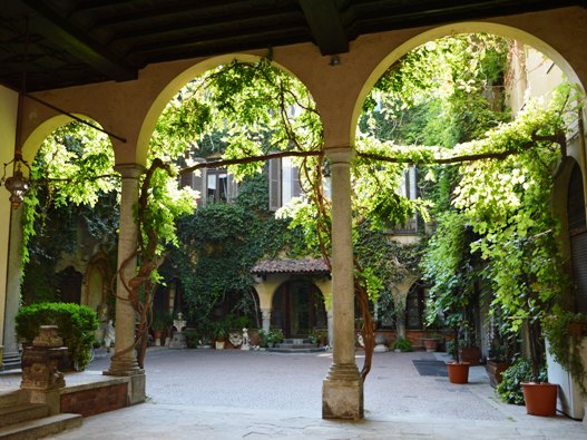 Vigna di Leonardo e la Casa degli Atellani